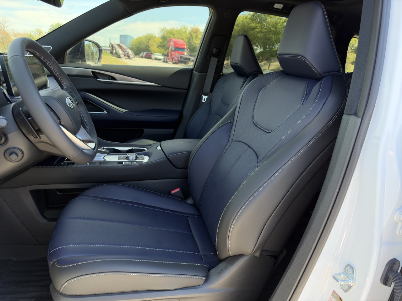 New 2027 INFINITI QX60 Sport w/ Dark Cargo Package AWD/4WD image 24