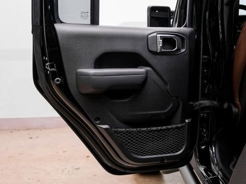 Used 2025 Jeep Gladiator Rubicon w/ Safety Group AWD/4WD image 84