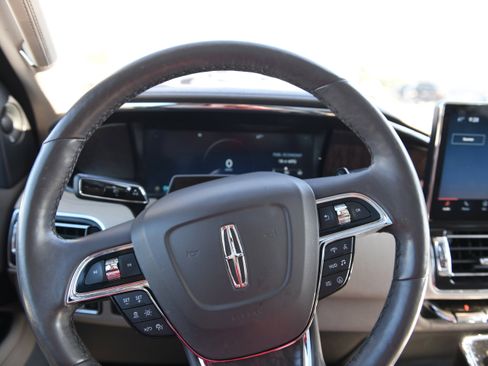 Used 2022 Lincoln Navigator Reserve AWD/4WD image 25
