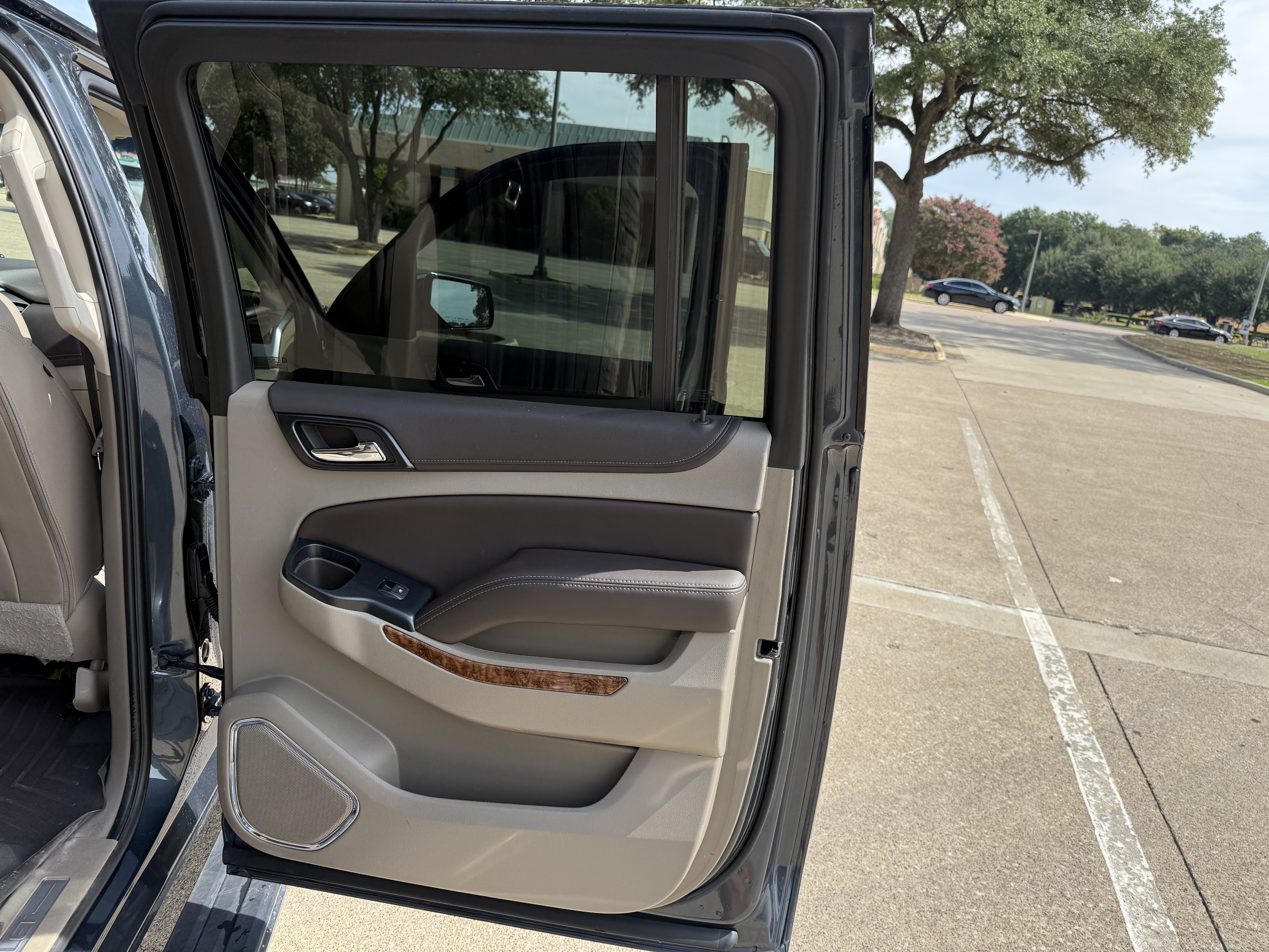 Used 2019 Chevrolet Suburban Premier RWD image 20