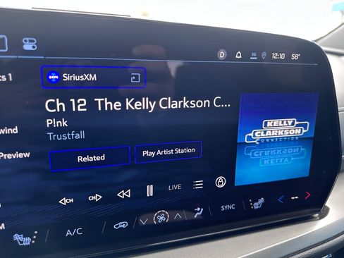 Used 2025 Chevrolet Traverse LT image 23