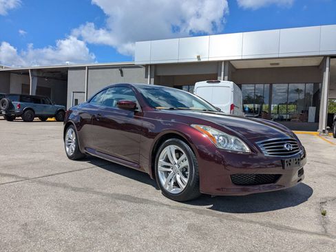Used 2010 INFINITI G37 Convertible w/ Premium Pkg RWD image 2