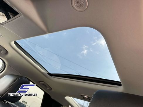 Used 2024 Land Rover Discovery S image 21