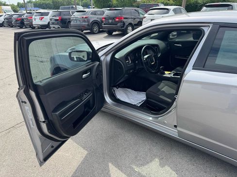 Used 2018 Dodge Charger SXT RWD image 14