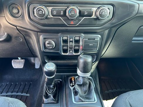 Used 2019 Jeep Wrangler Unlimited Sport S AWD/4WD image 25