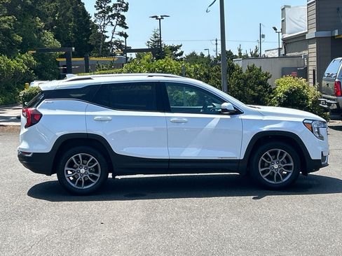 Used 2023 GMC Terrain SLT w/ Infotainment Package II AWD/4WD image 4