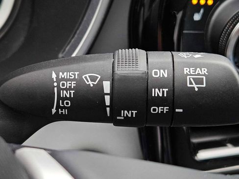 Used 2022 Toyota Highlander XLE FWD image 16