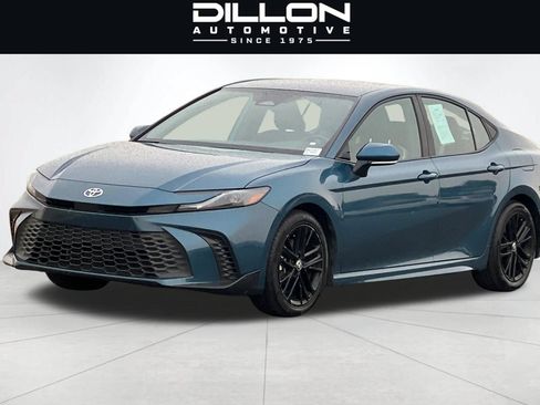 Used 2025 Toyota Camry SE FWD image 8