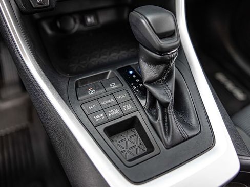 Used 2019 Toyota RAV4 LE w/ All Weather Liner Package AWD/4WD image 28