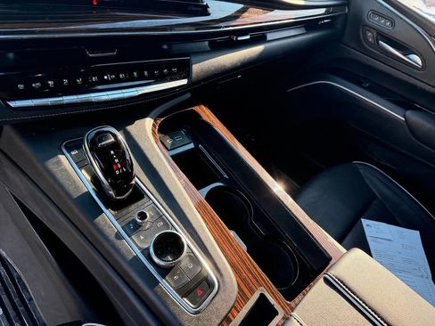 Used 2021 Cadillac Escalade Premium Luxury image 12