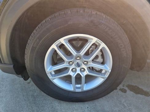 Used 2025 Ford Explorer Active w/ Active Comfort Package image 11