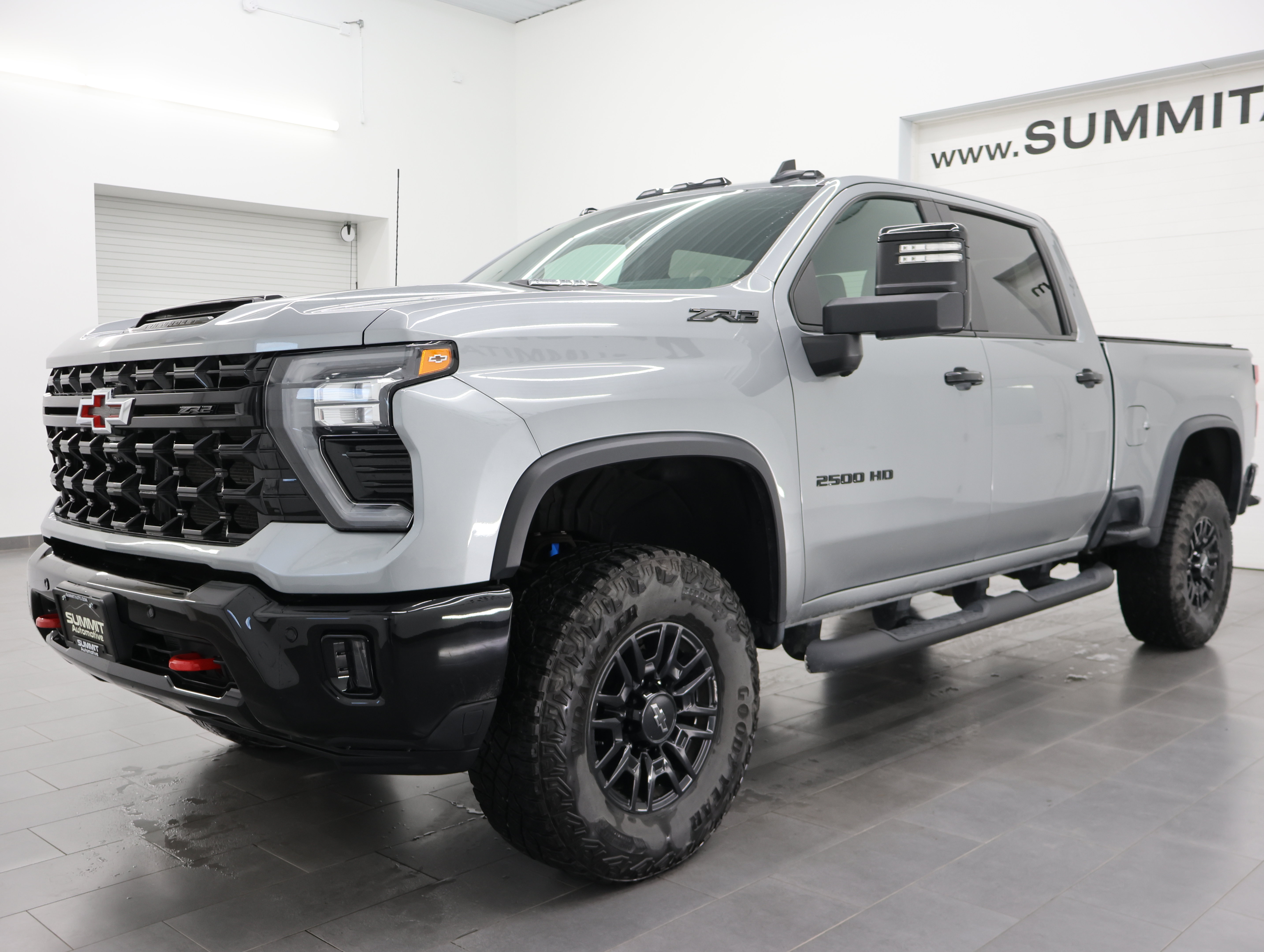 Used 2025 Chevrolet Silverado 2500 ZR2 w/ Technology Package AWD/4WD image 7