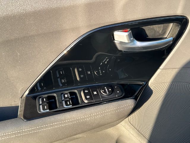 Used 2022 Kia Niro LXS w/ Digital Cluster Package FWD image 27