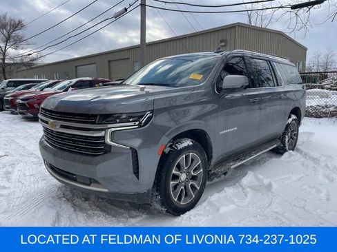 Used 2022 Chevrolet Suburban LT w/ LT Signature Package image 1