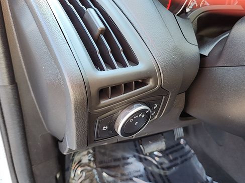 Used 2015 Ford Focus SE image 11