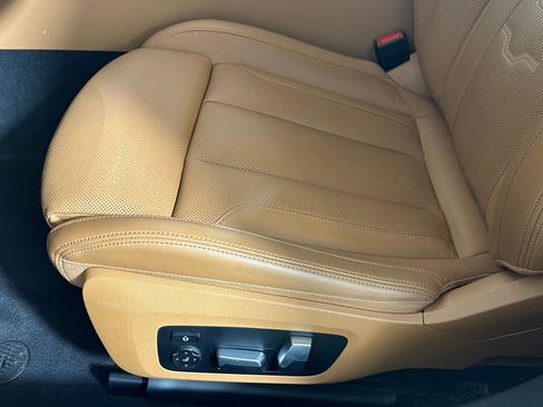 Used 2020 BMW 840i w/ Comfort Seating Package image 11