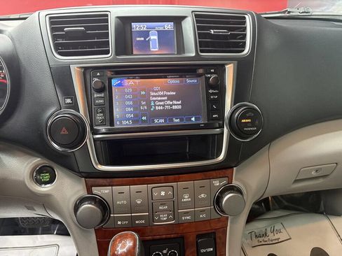 Used 2013 Toyota Highlander Limited image 22