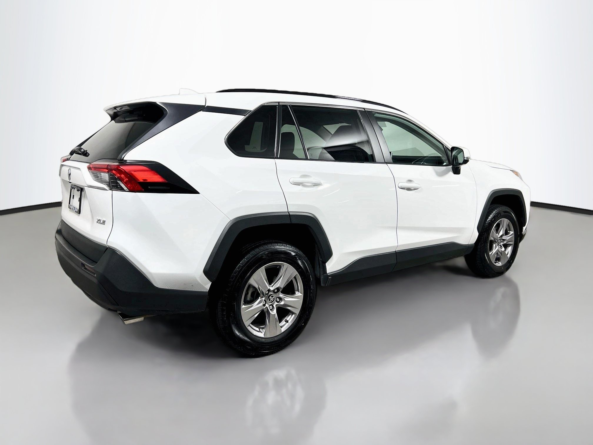 Used 2025 Toyota RAV4 XLE FWD image 4