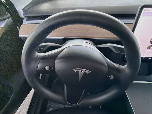 Used 2023 Tesla Model Y Long Range AWD/4WD image 17