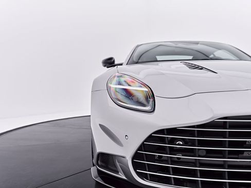 Used 2025 Aston Martin Vanquish RWD image 24