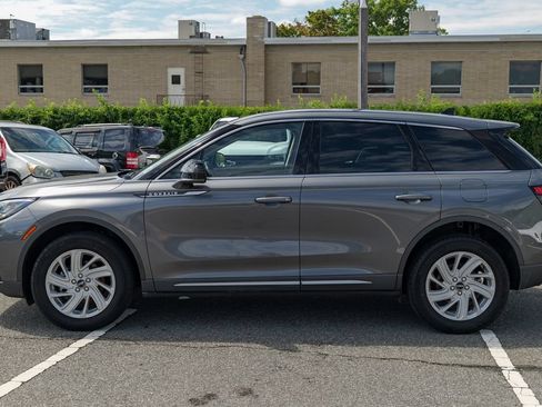 Used 2023 Lincoln Corsair AWD image 4