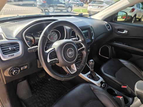 Used 2018 Jeep Compass Latitude w/ Popular Equipment Group FWD image 12