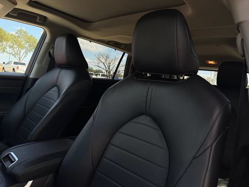 Used 2023 Toyota Highlander XLE FWD image 10