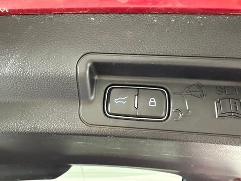 Used 2020 Ford Explorer XLT RWD image 55