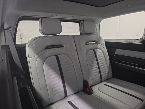 Used 2024 Rivian R1S Adventure AWD/4WD image 25