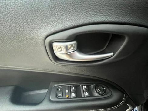 Used 2021 Jeep Compass Latitude w/ Sun and Sound Group AWD/4WD image 30