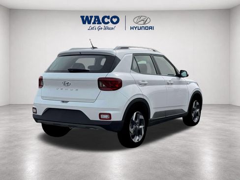 Used 2026 Hyundai Venue SEL FWD image 9