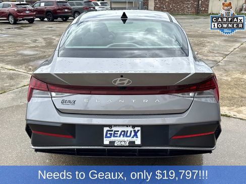 Used 2025 Hyundai Elantra SEL FWD image 12