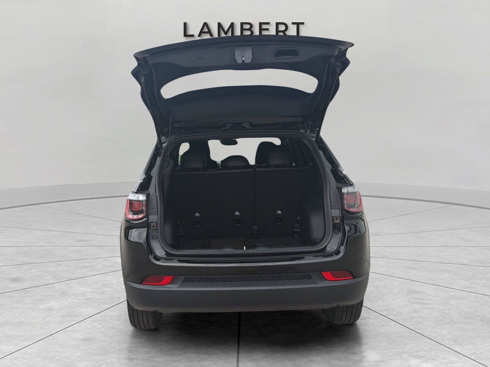 Used 2023 Jeep Compass Latitude w/ Convenience Group AWD/4WD image 18