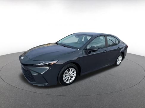 Used 2025 Toyota Camry LE image 8