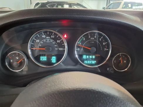 Used 2017 Jeep Wrangler Unlimited Sahara w/ Connectivity Group AWD/4WD image 25