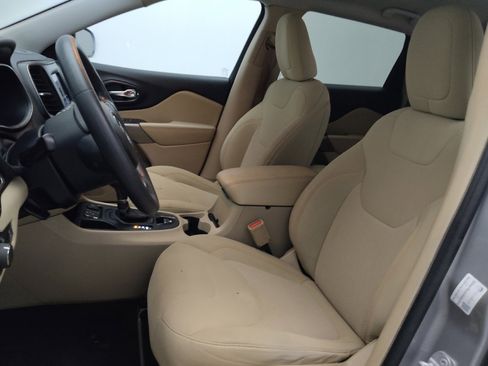 Used 2020 Jeep Cherokee Latitude FWD image 17