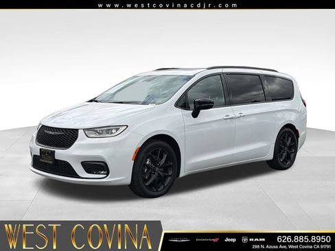 Used 2026 Chrysler Pacifica Limited w/ S Appearance Package FWD image 3