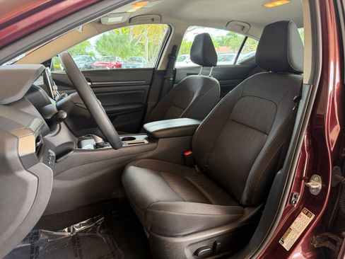 Used 2025 Nissan Altima 2.5 SV FWD image 22