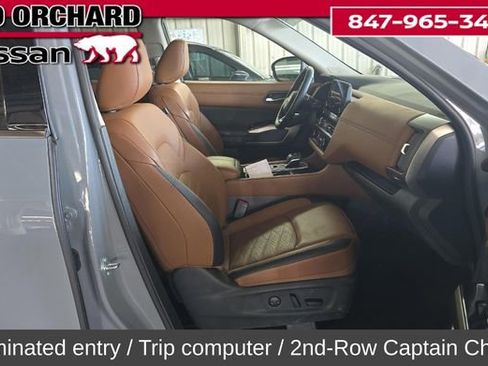 Used 2025 Nissan Pathfinder Platinum image 8