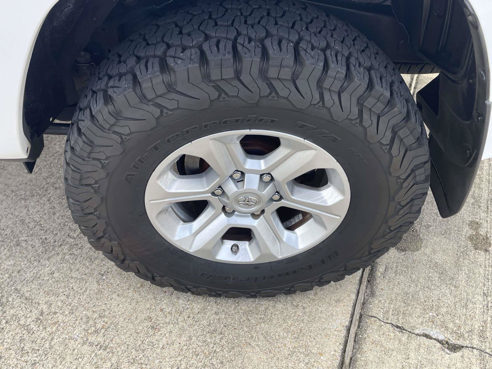 Used 2016 Toyota 4Runner SR5 AWD/4WD image 5