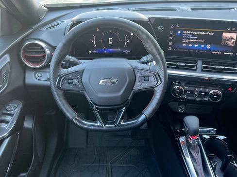 Used 2024 Chevrolet Trax RS w/ Sunroof Package FWD image 18