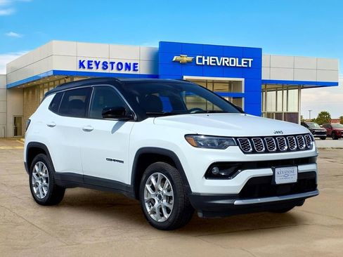 Used 2025 Jeep Compass Limited AWD/4WD image 1
