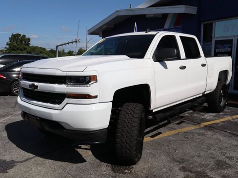 Used 2018 Chevrolet Silverado 1500 Custom w/ Custom Value Package AWD/4WD image 7