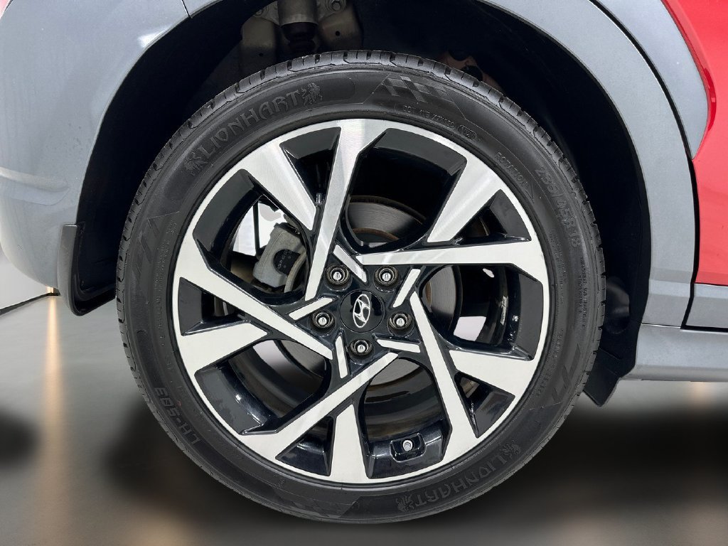 Certified 2022 Hyundai Kona Limited FWD image 11