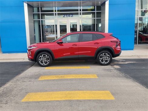 New 2026 Chevrolet Trax LT image 2