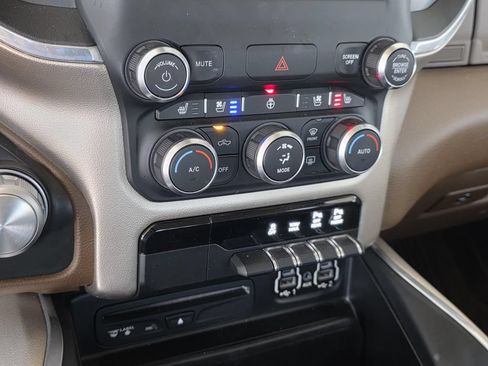 Used 2019 RAM 1500 Laramie AWD/4WD image 21