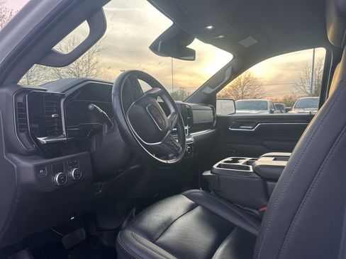 Used 2025 GMC Sierra 1500 SLT image 11