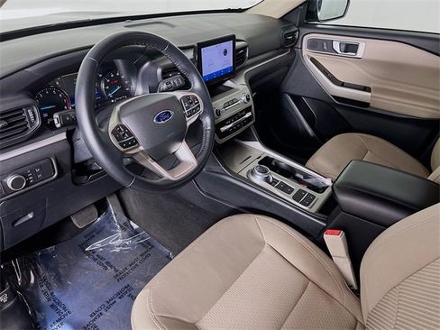 Used 2022 Ford Explorer XLT image 10