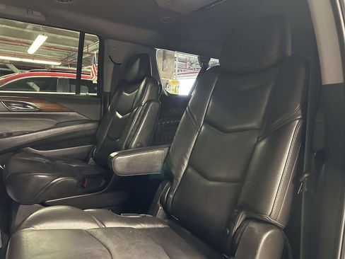 Used 2020 Cadillac Escalade ESV Luxury AWD/4WD image 15