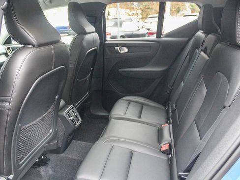 Used 2025 Volvo XC40 B5 Core image 14